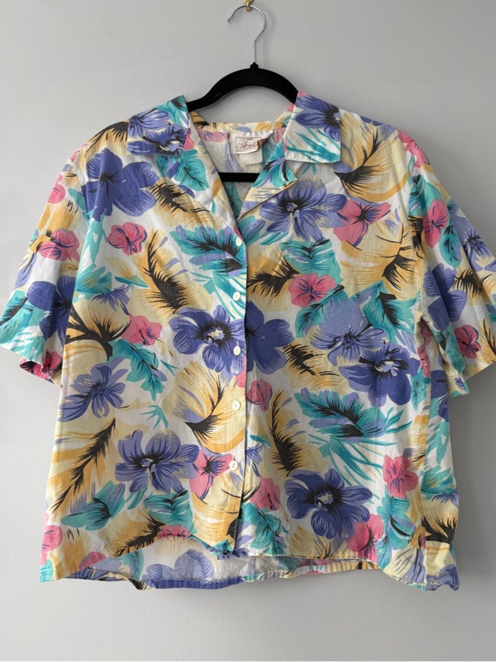 Tiki Hawaiian Floral Button-Up Top in Multicolor